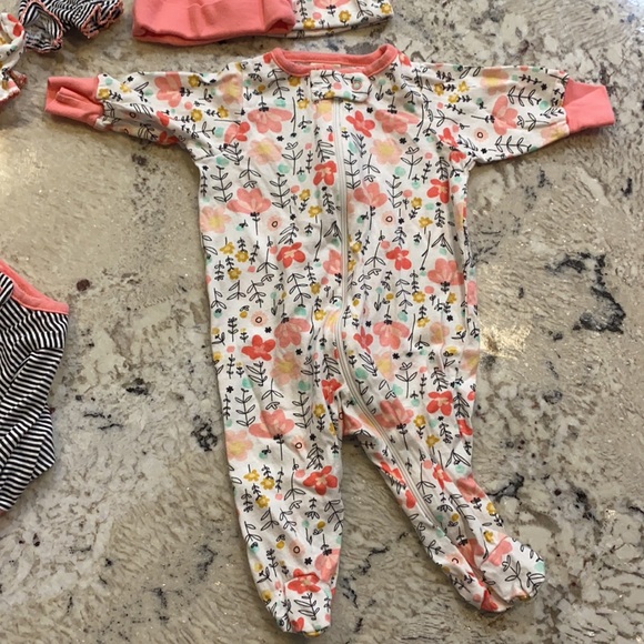 Two Gerber sleep and play outfits! - Picture 3 of 3